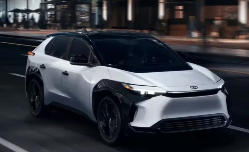 ?中型SUV，轴距2米85与汉兰达一样大，从20万降到14万，却无人识货