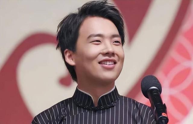 难怪郭麒麟和张若昀是好兄弟!拼命演戏是为了脱离郭德纲