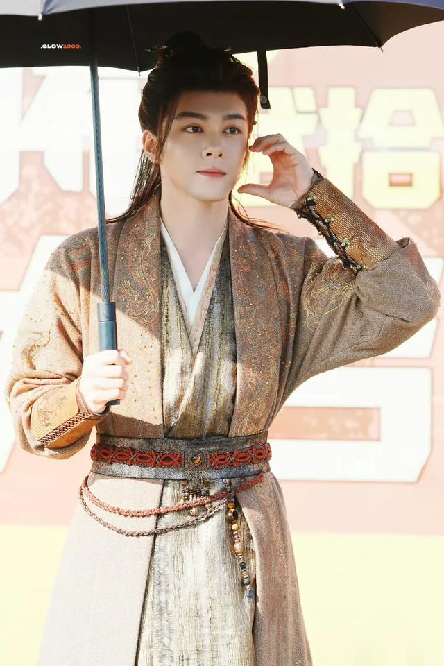 娱乐爆料：谭松韵，曾舜晞，钟楚曦，赵丽颖，白夜破晓