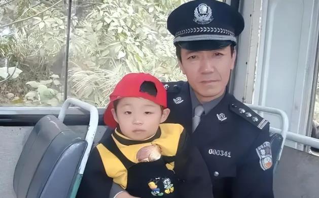 抛弃24年原配，转身迎娶小娇妻，如今儿子30年的报复让他遗憾终生