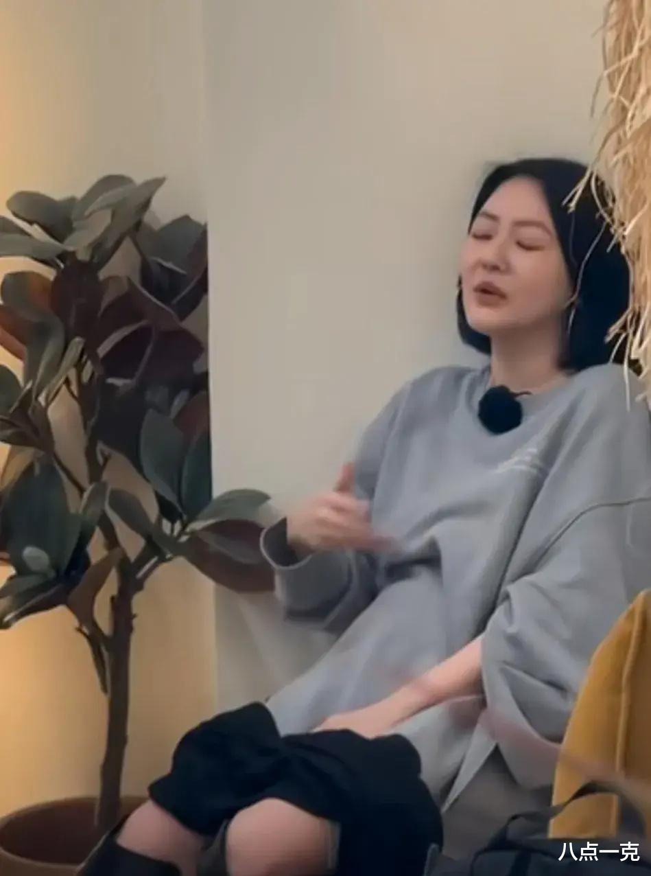 45岁小S现身香港!脸上沟壑纵横、身材走样,录一会节目就喊累