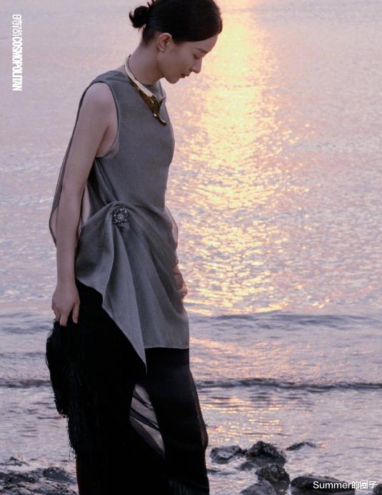 赵丽颖时尚COSMO8月刊,是有质感的女演员,不是凹造型的时尚模特