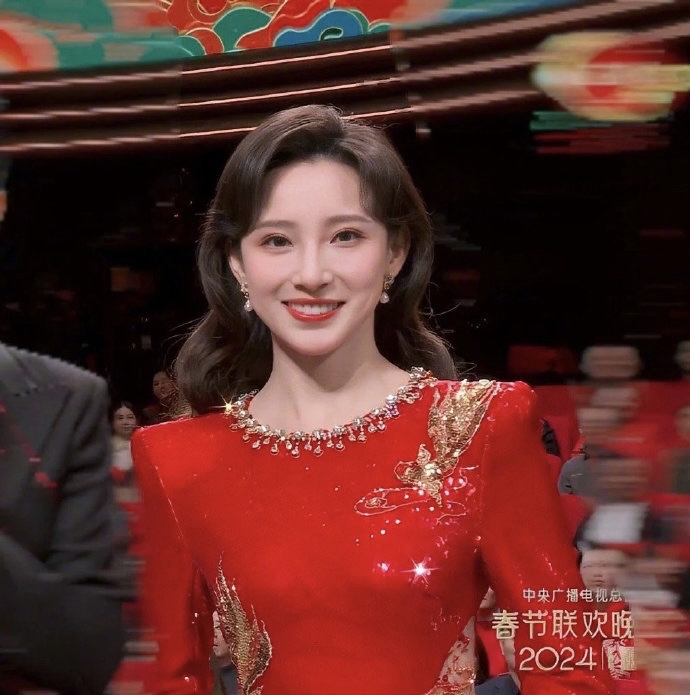 春晚主持阵容公布：龙洋、马凡舒成门面担当，朱迅、张舒越边缘化