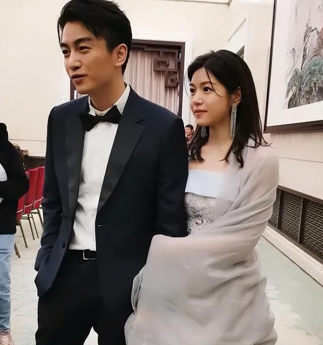 婚变石锤?陈妍希父亲突然离世,好友皆悼念安慰,陈晓却不愿发声