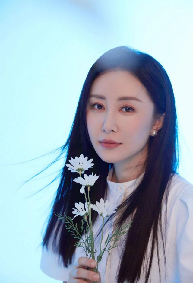 37岁舒畅现状:没有戏拍,不结婚不恋爱,却赚了好几个亿