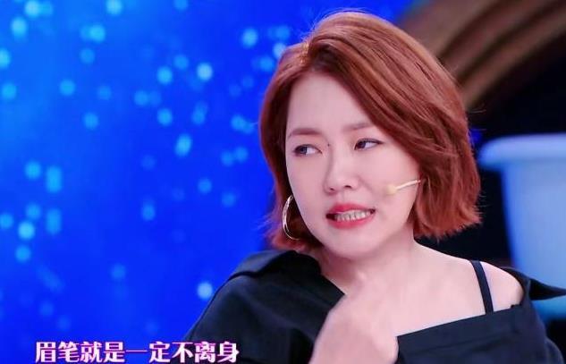 章子怡纯素颜露面，没画眉毛气质大跌？40岁的状态很真实