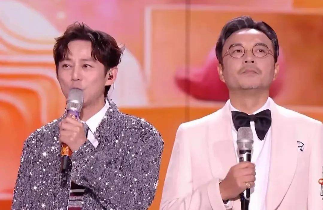 看到跨年晚会何炅的孤单和冷场,才知道,谢娜原来那么重要