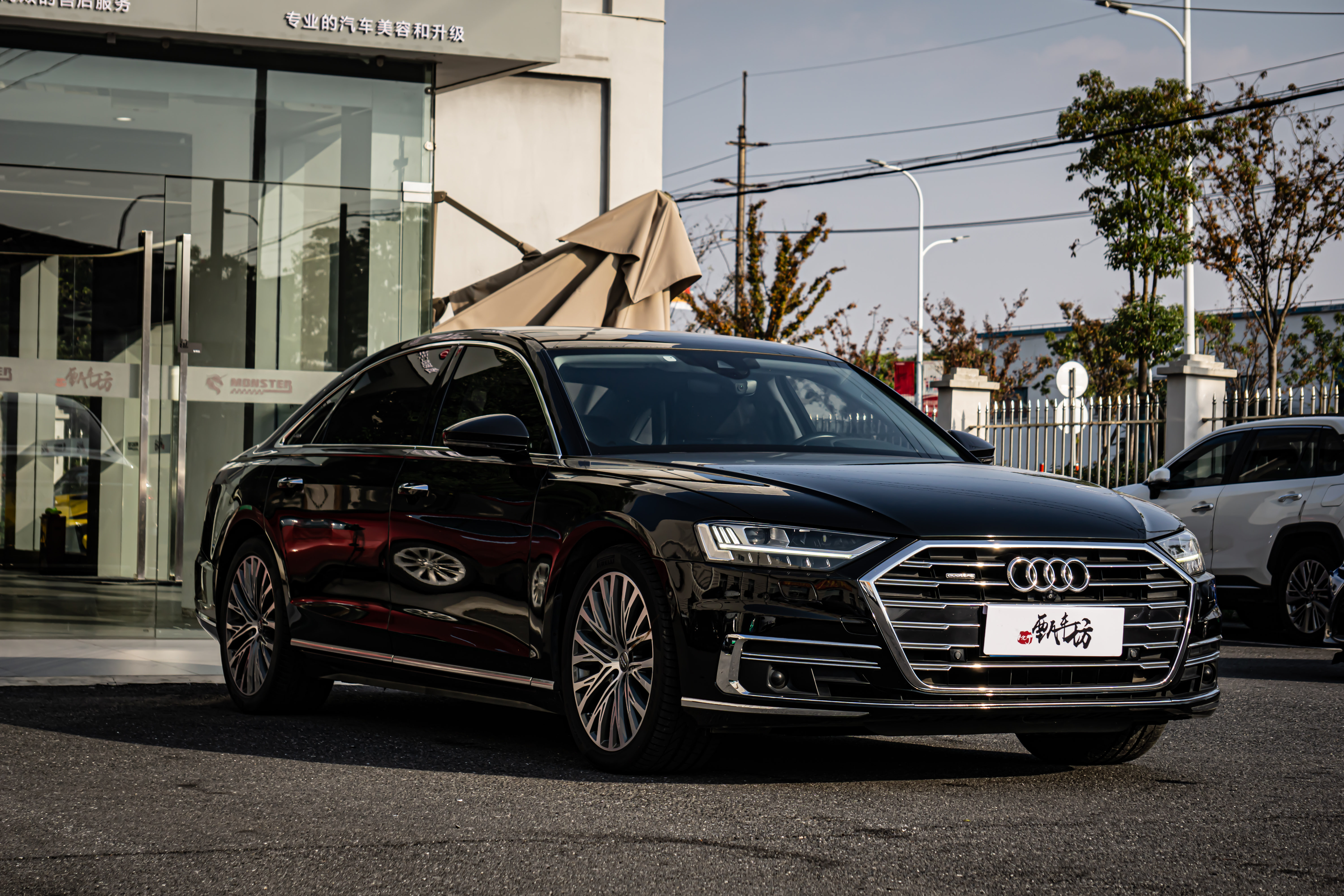 奥迪A8L：5.7秒破百，曾经百万级豪车，如今不到40万即可拥有！