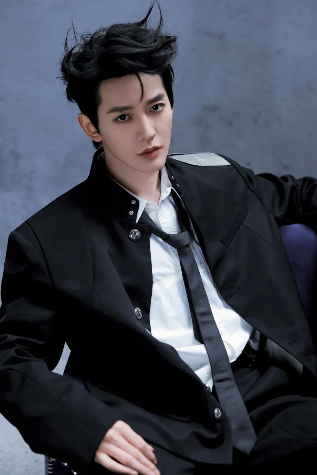 邓为生日大片掀起狂潮!热血高校风迷倒众生,魅力难挡引发热议!