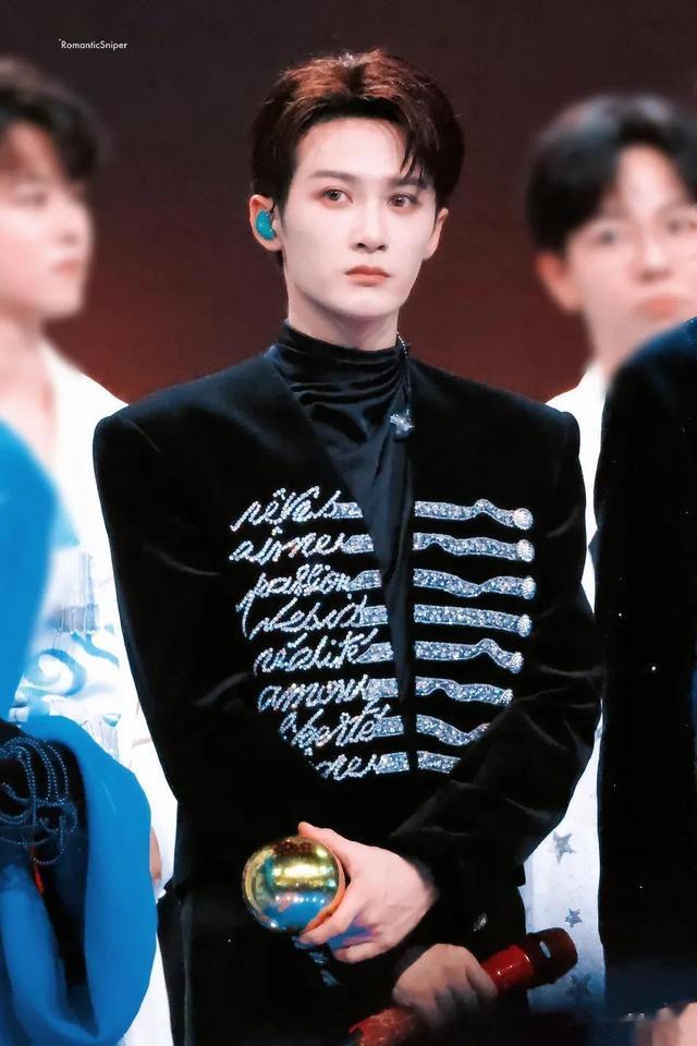 跨年晚会一夜，最帅男艺人洗牌，酷盖登顶，于适第9嘉伦第8李现6