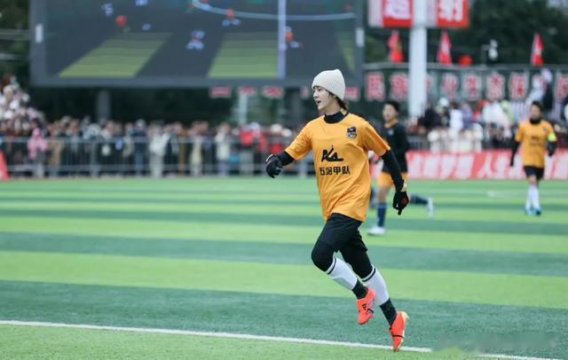 鹿晗过生日 一众好友来祝贺