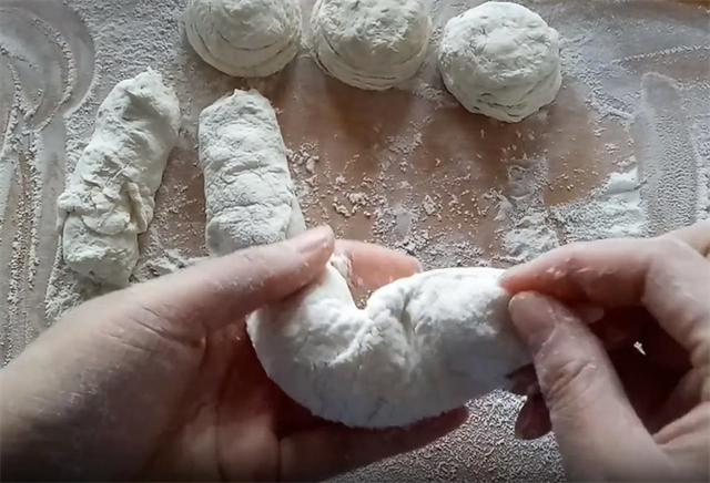 发面葱花饼，筷子搅一搅，不揉面，拧一拧，外酥里软，做法超简单