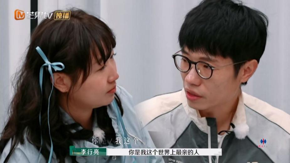 李行亮现身机场不见麦琳，被追问婚姻状况黑脸，芒果台也不敢保他