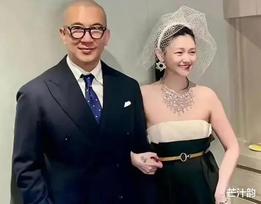 小S三女儿晒照庆生，穿粉上衣嘟嘴卖萌超可爱，被赞女大十八变