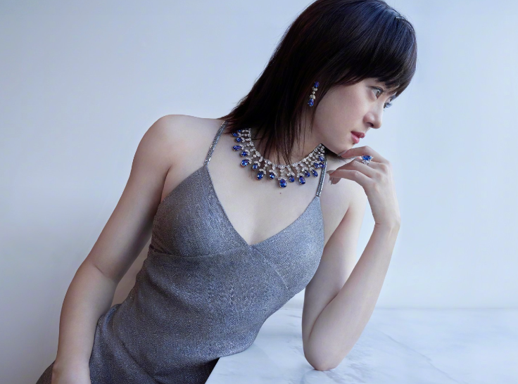 42岁孙俪时尚大片出炉!长发披肩,脸蛋圆润,穿长裙性感起来简直要命