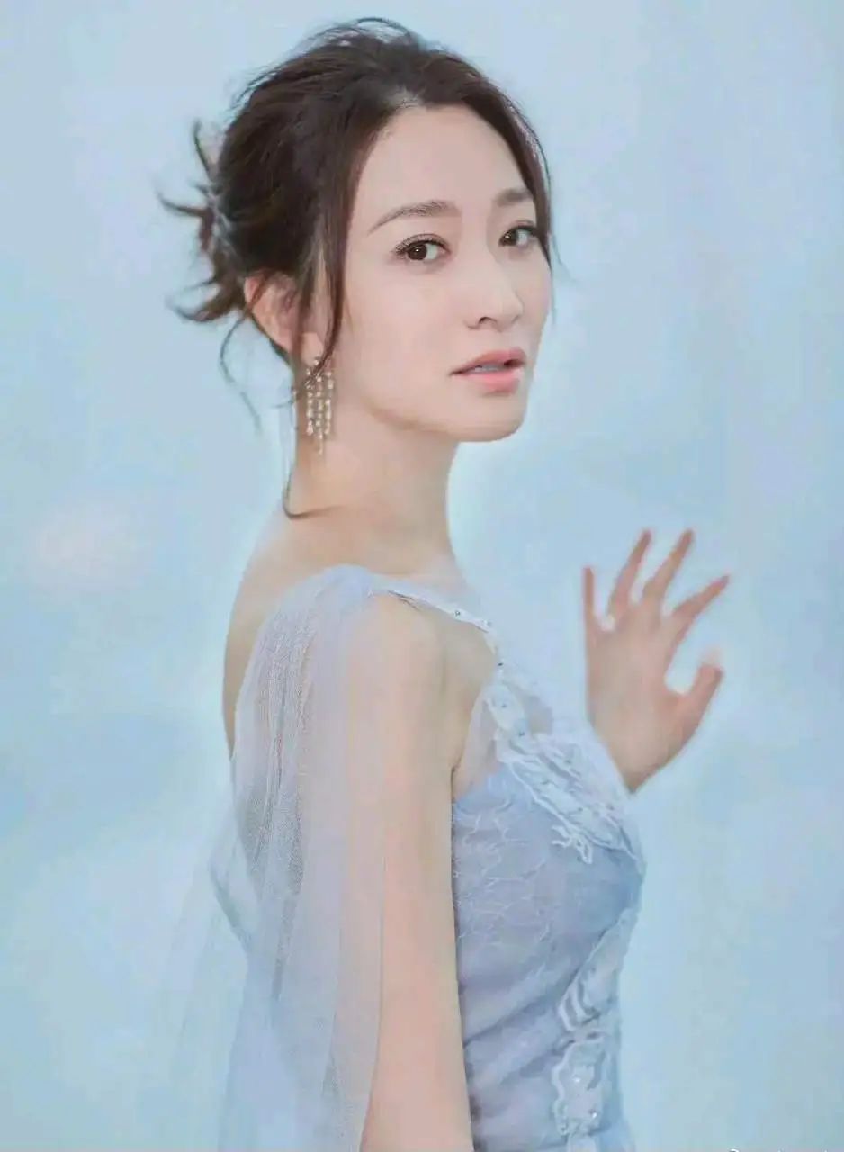 从亲密无间到形同陌路，谢娜李小冉闹掰的原因被曝