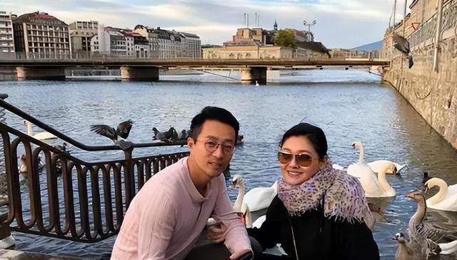 真是有心机!台媒:大S允许汪小菲带孩子,是为阻碍新女友生子