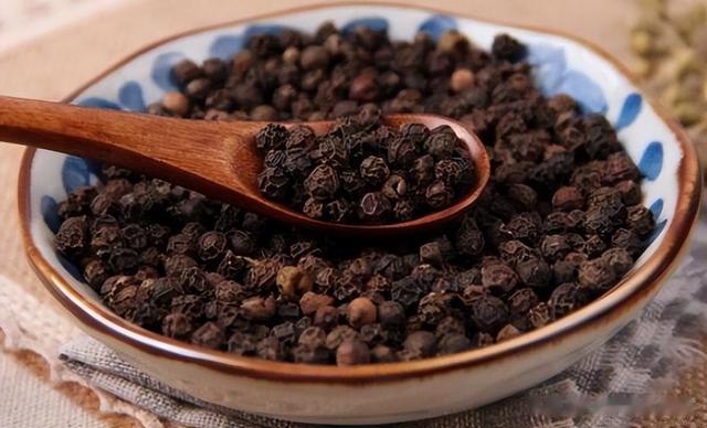 不管炖什么鱼,一条鱼用1克它,立马香味扑鼻,肉嫩汤鲜没腥味