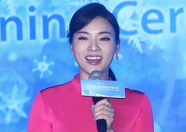 民歌天后陈思思:嫁小一岁歌唱家丈夫生一女,现在的气质宛若天仙