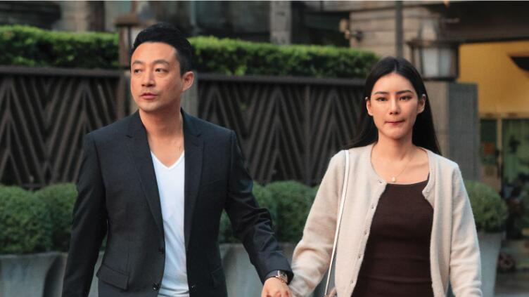 让汪小菲喊娶！友人爆“Mandy自豪2身份”高调晒恩爱