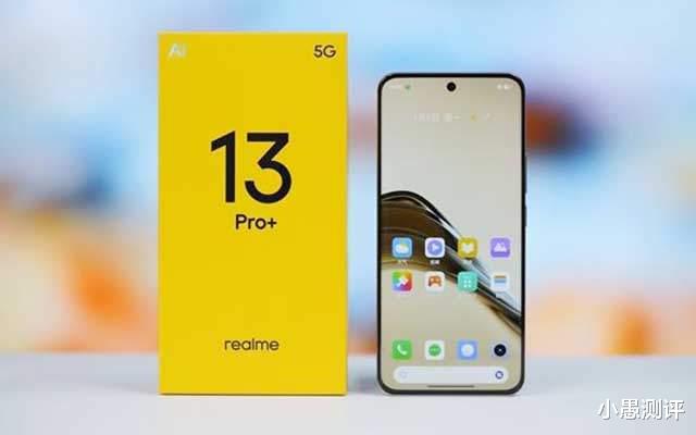 真我手機(jī)終于妥協(xié)，發(fā)布一個月跌至1779元，5200mAh+120倍變焦