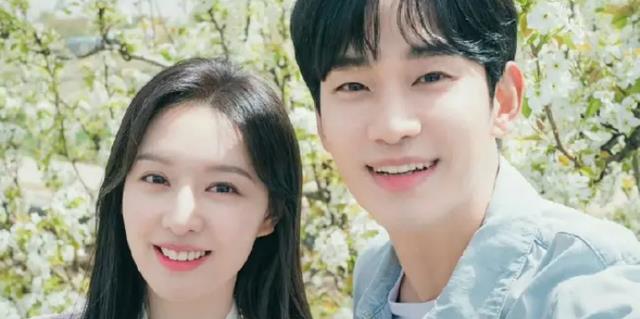 金秀贤私联网红？现场还让女友陪同，“搞女人”的愿望太疯魔