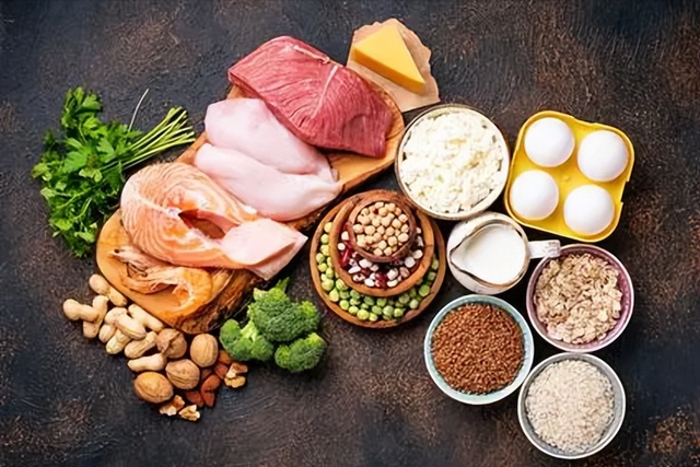 年纪大了饭量要注意？医生忠告：夏季来临，吃饭这几点一定多注意