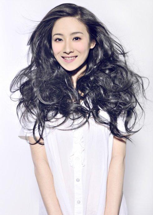 她当年举报大导演张艺谋“超生”,被罚款748万,如今怎样了?