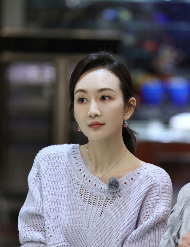 王鸥生娃后,越来越有气质了