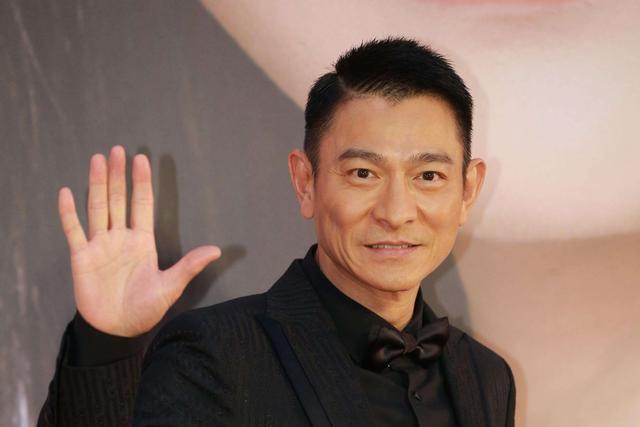 为了追星逼父割肾跳桥,卖掉家里唯一的房子,17年过去现状如何?