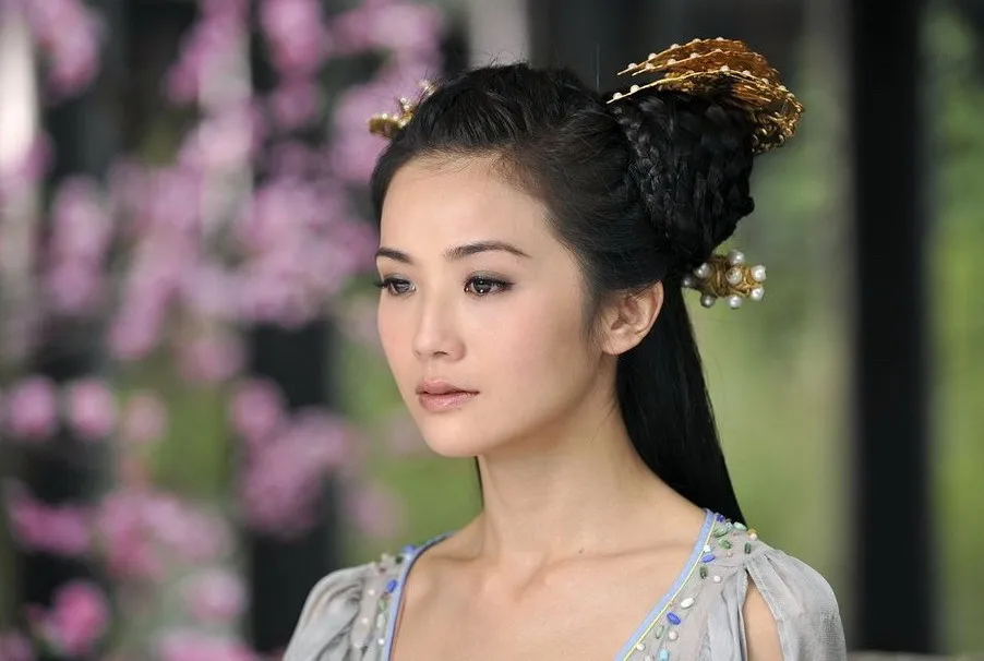 一套妆造让赵露思被全网狠嘲一周，冤不冤？