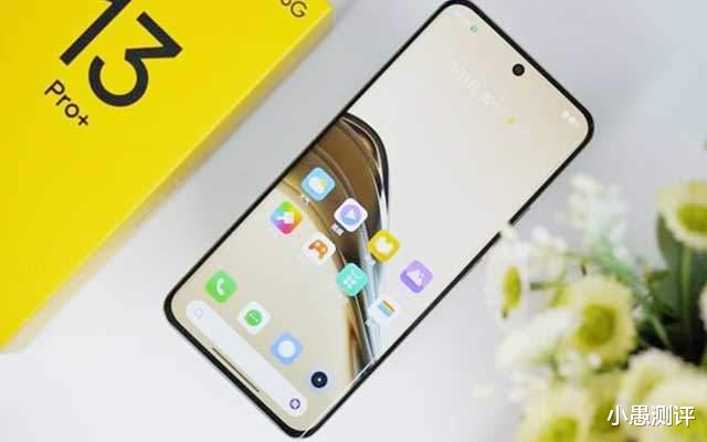 真我手機(jī)終于妥協(xié)，發(fā)布一個月跌至1779元，5200mAh+120倍變焦