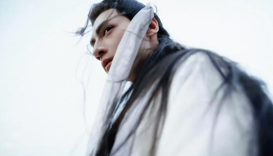 一年播七部剧毫无水花,果真成了下一个“润玉”