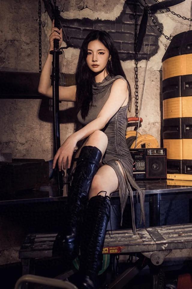 性张力爆棚，赵粤拍出了不一样的写真