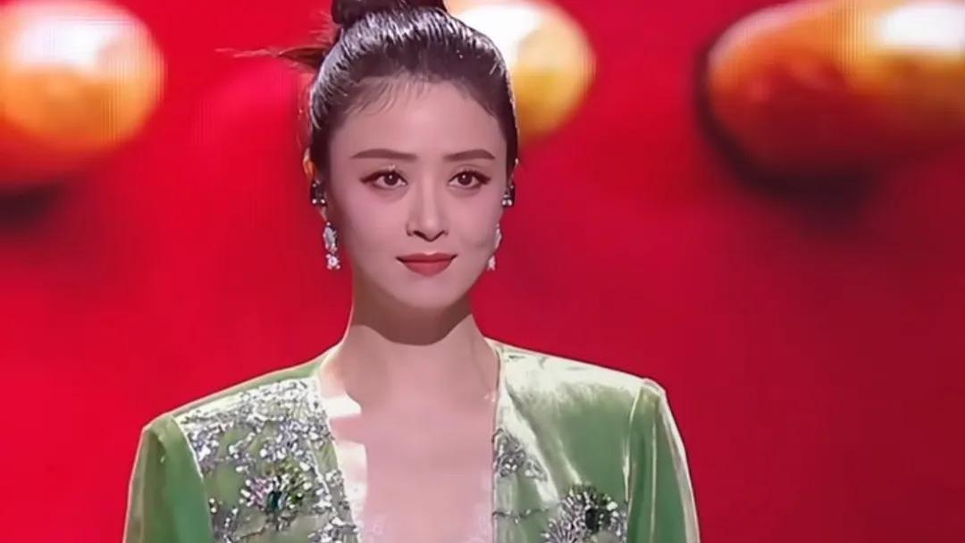 孙俪贵气逼人，蒋欣气质脱俗，50加蔡少芬黑皮裙超性感