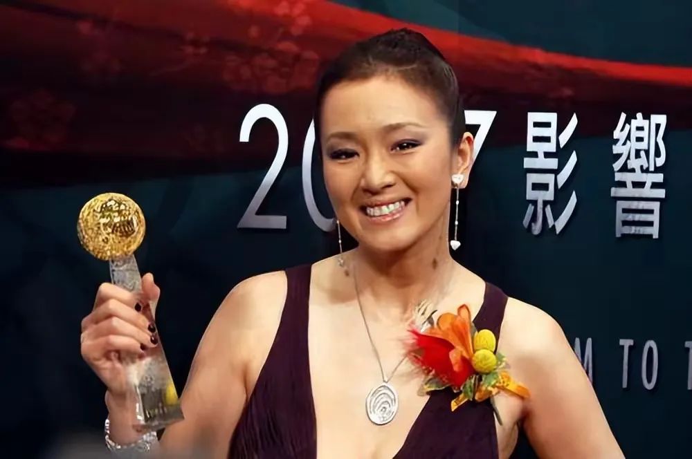 52岁巩俐质疑70岁男友不能一周四次，没想到对方这样证明自己