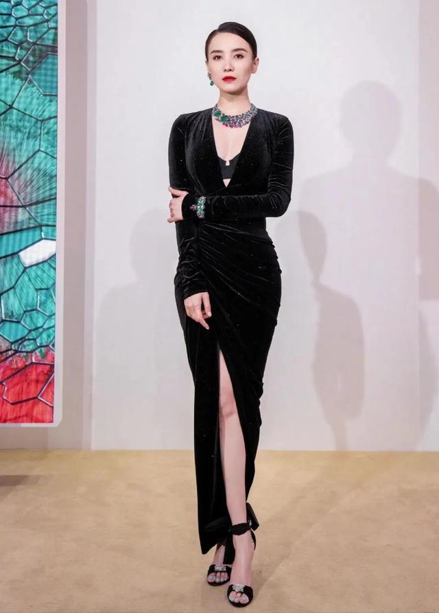 宋佳精致优雅,端庄大方,魅力无限的写真照