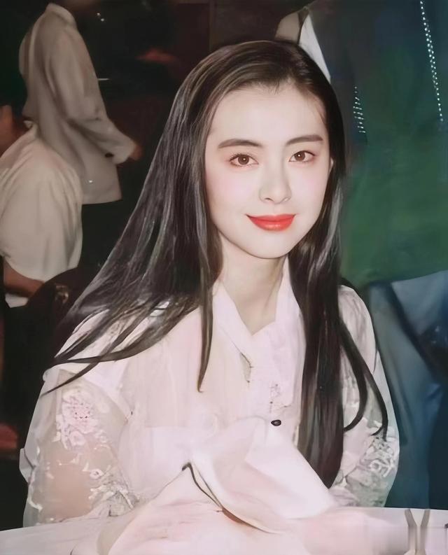 如果20岁的林青霞和王祖贤穿越到现在,范冰冰、刘亦菲只能算普美