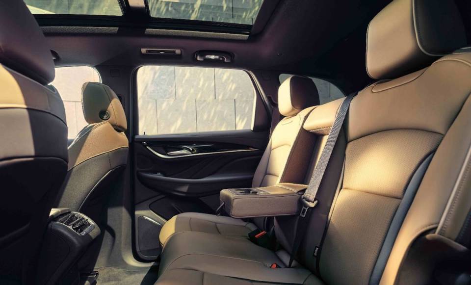 合资中大型SUV，媲美理想L9，从34万跌至22万多，还要啥比亚迪唐？