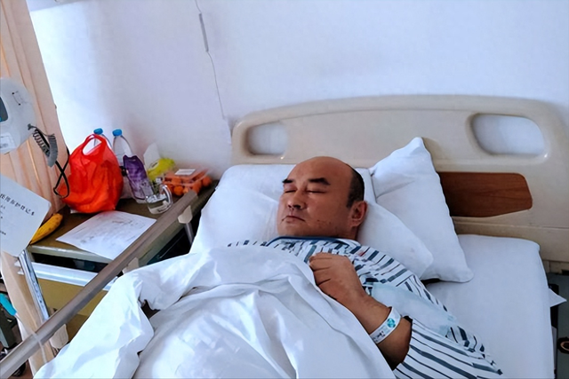 57岁大叔胃癌去世，饮食健康爱夜跑，医生：饭后这3事，做的太多