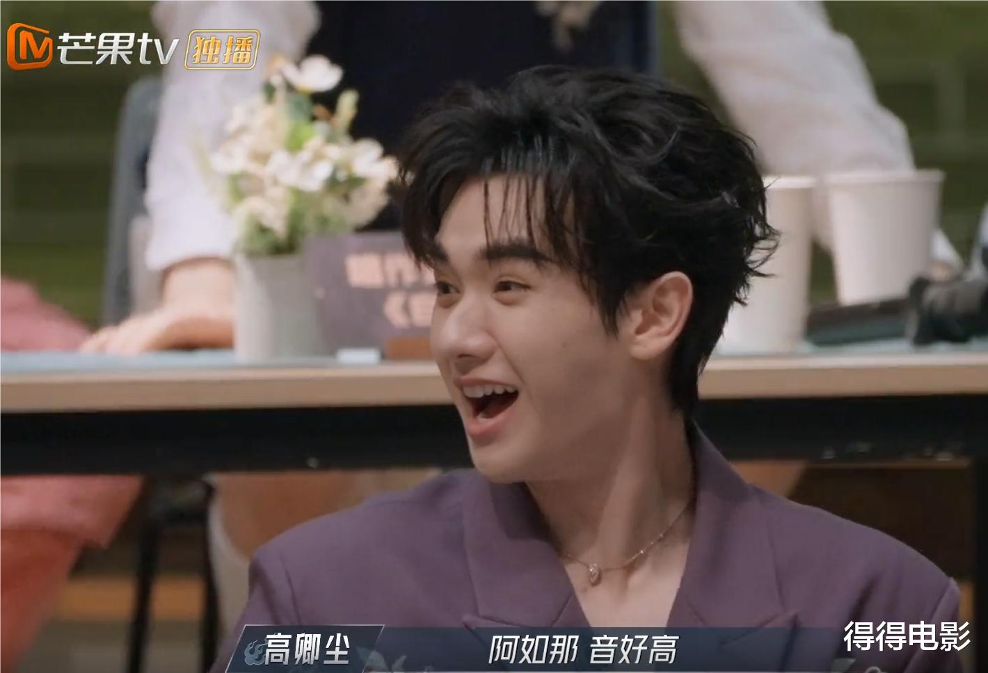 台下拒绝无用社交,台上开嗓炸翻全场,莽村之霸给内娱上了一课