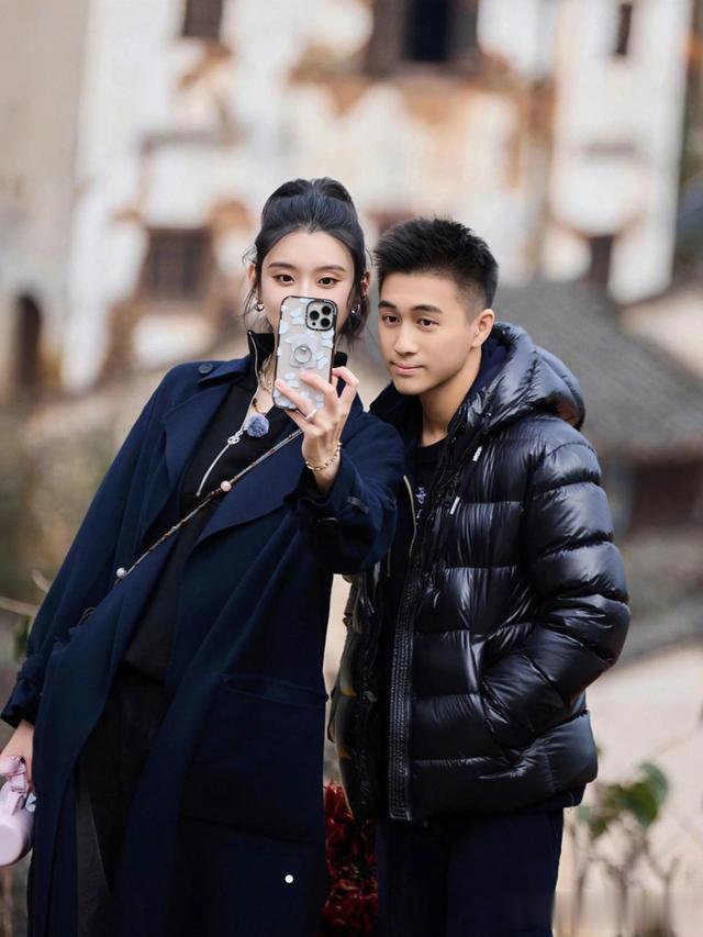 奚梦瑶和婆婆梁安琪同游泰国,小明身材高挑气质出众 婆媳关系真好