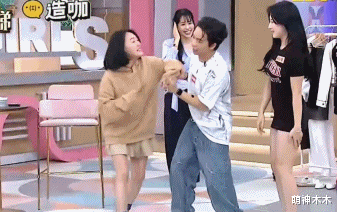 小S精神状态堪忧!假摔真哭大闹录影现场,搭档慌乱嘉宾傻眼