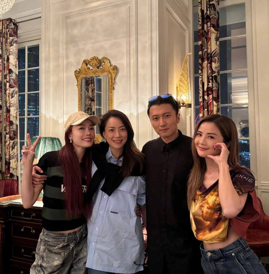 谢霆锋陪三位女性友人过生日！感情和睦很甜蜜，王菲罕见缺席聚会