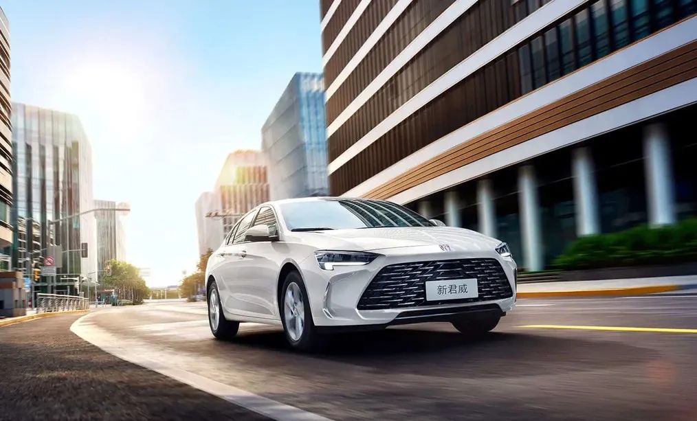又一合资车从16万跌至10万，比奥迪A4L漂亮10倍，2.0T、9AT