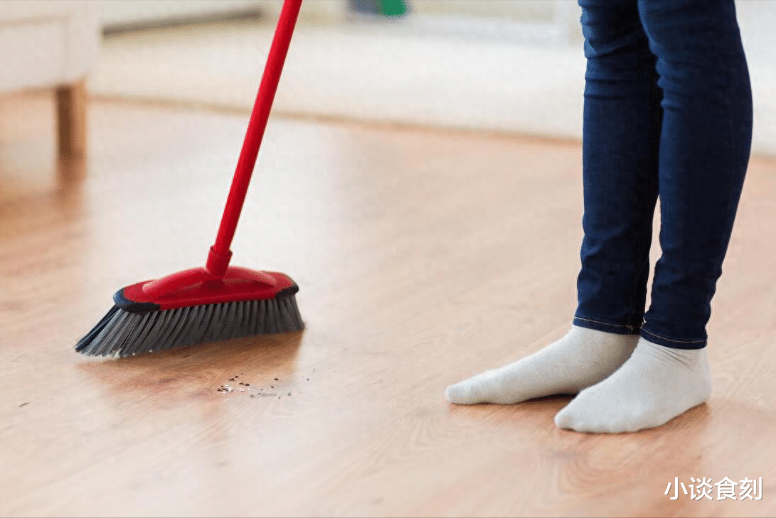 “三时不扫地，扫了家不顺”，在家打扫卫生要注意时间，别犯忌讳