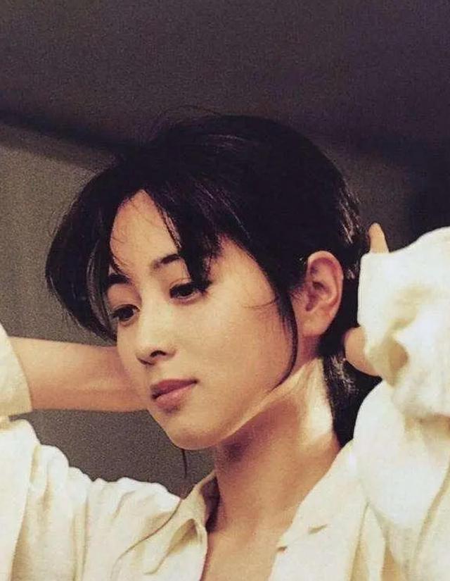 坂井泉水:一生只亮相7次,39岁患癌,却因跌倒去世,年仅40岁