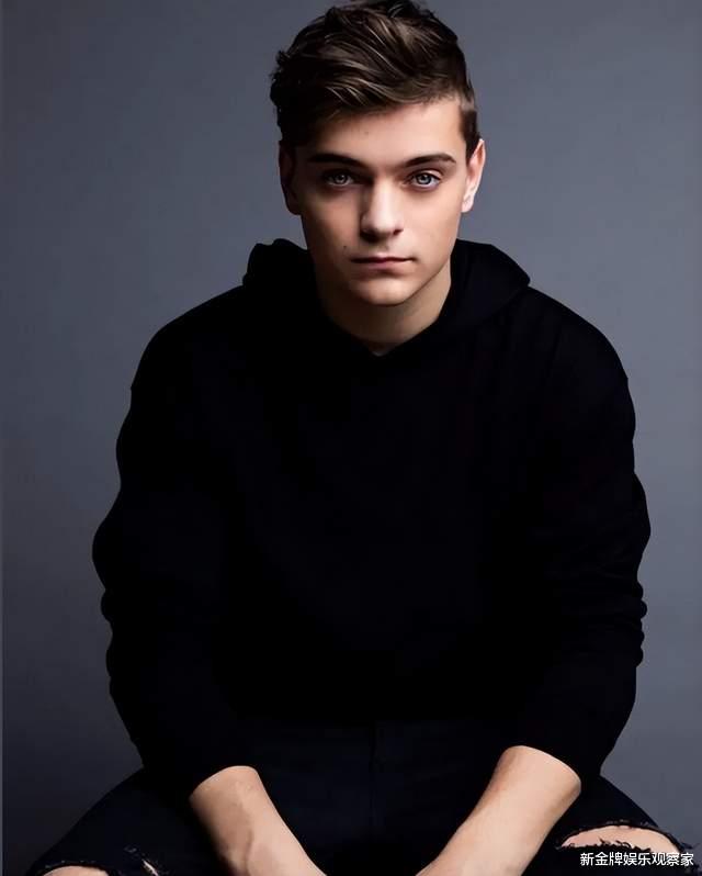 接连热搜?黄子韬发文道歉,小马丁回应拒绝同台,网友吃瓜吃蒙圈