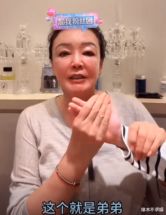 大S儿子向张兰索要26万礼物,张口闭口不离钱,被大S彻底带偏!