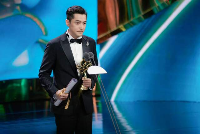 胡歌新剧官宣,剧名掀起全网热议,网友直呼荒谬,胡歌被批脸皮厚